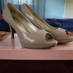 Sz 7.5, Nude, Bandolinos, worn once.